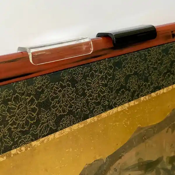 4-Panel Screen Hanger Kit - clear and black screen clips shown on a red lacquer byobu